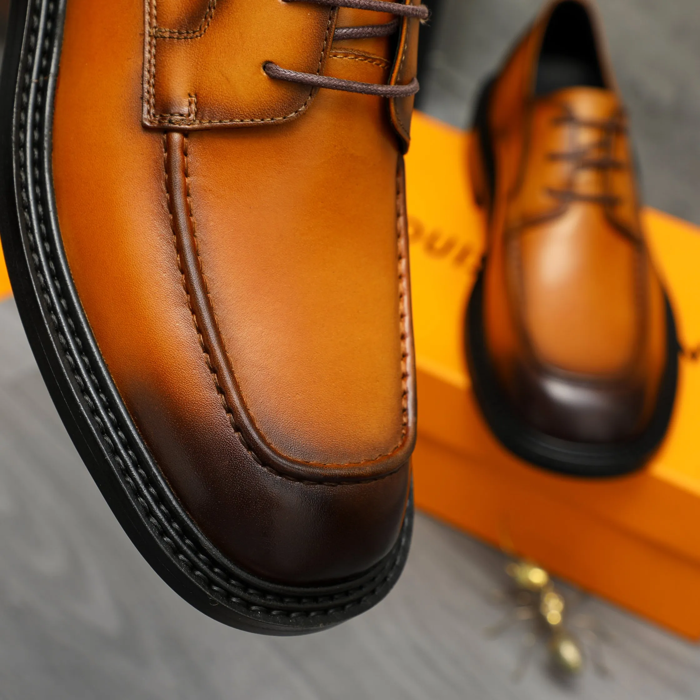Men's shoes 💰600 Product trademark: LV "Louis Vuitton" business casual lace-up leather shoes Regular size: 37-46 Product materials: Selected high-quality color-brushed cowhide upper, pigskin lining, rubber outsole